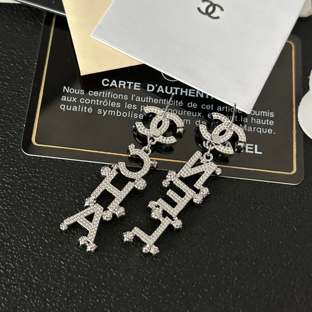 Pendientes colgantes con inicial de diamante