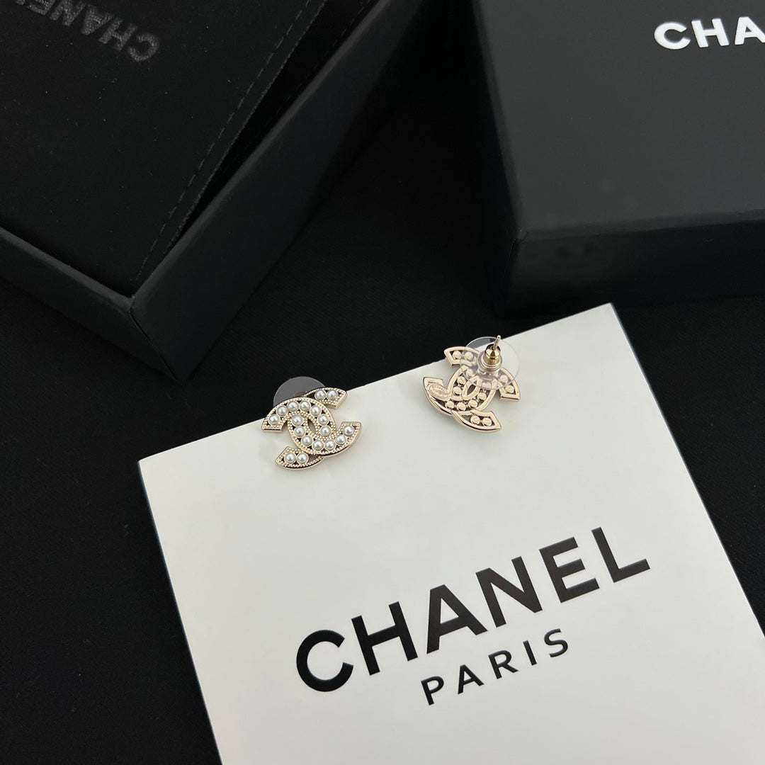 Boucles d'oreilles clous alphabet perles de qualité supérieure