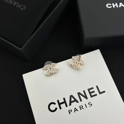 Boucles d'oreilles clous alphabet perles de qualité supérieure