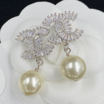 Boucles d'oreilles pendantes en perles de zircon étincelantes