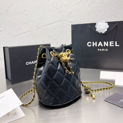 Bolso cubo con cordón de diamantes