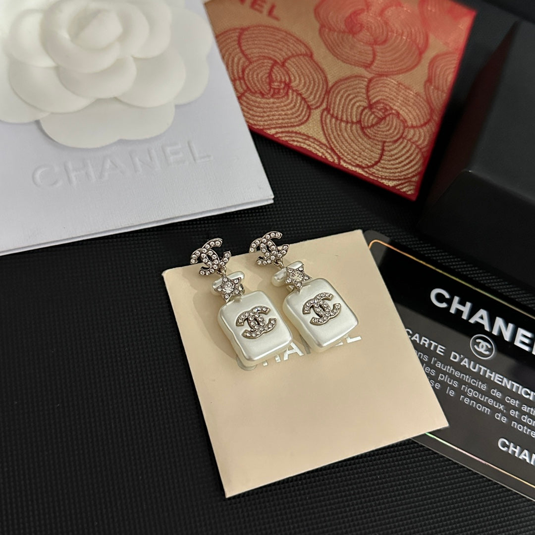 Boucles d'oreilles pendantes flacon de parfum blanc