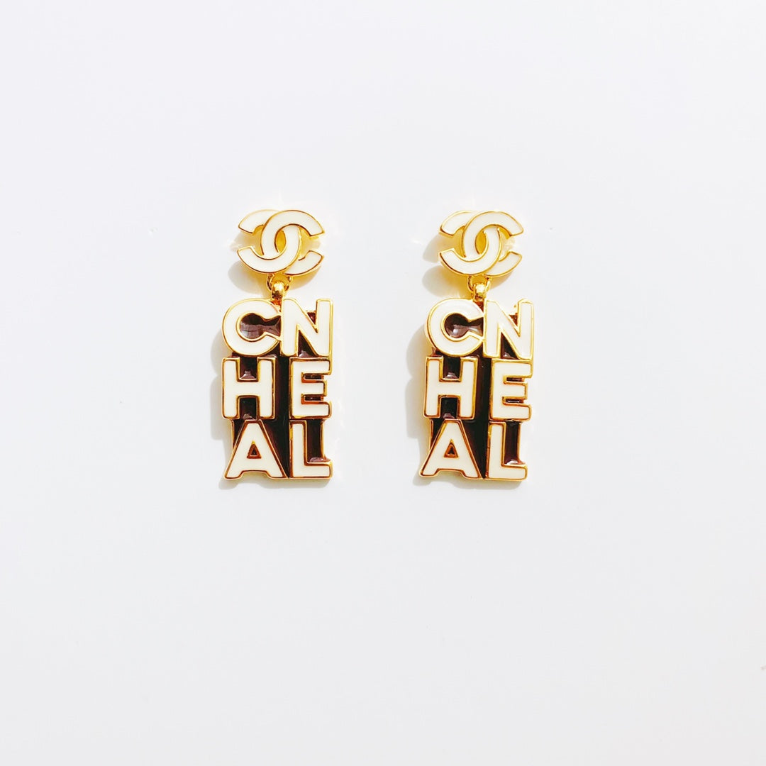 Boucles d'oreilles lettre logo en résine époxy