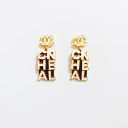Boucles d'oreilles lettre logo en résine époxy