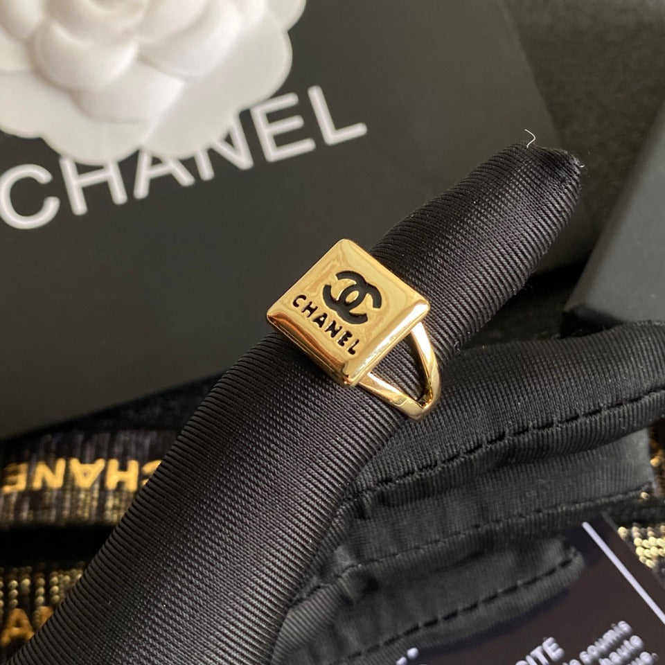 Bague ouverte carrée Tempérament