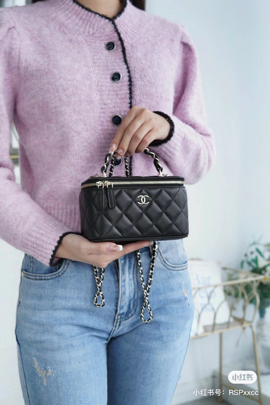 Black Quilted Mini Box Bag | Black & Gold 🖤