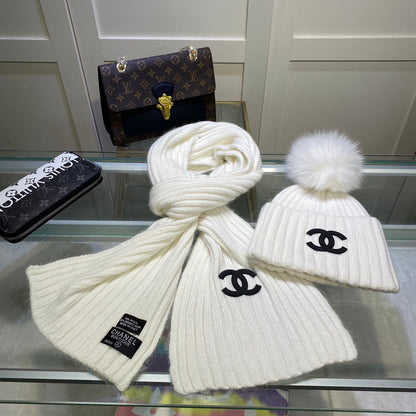 Ensemble Bonnet et Écharpe Tricotés Verticaux Élégants