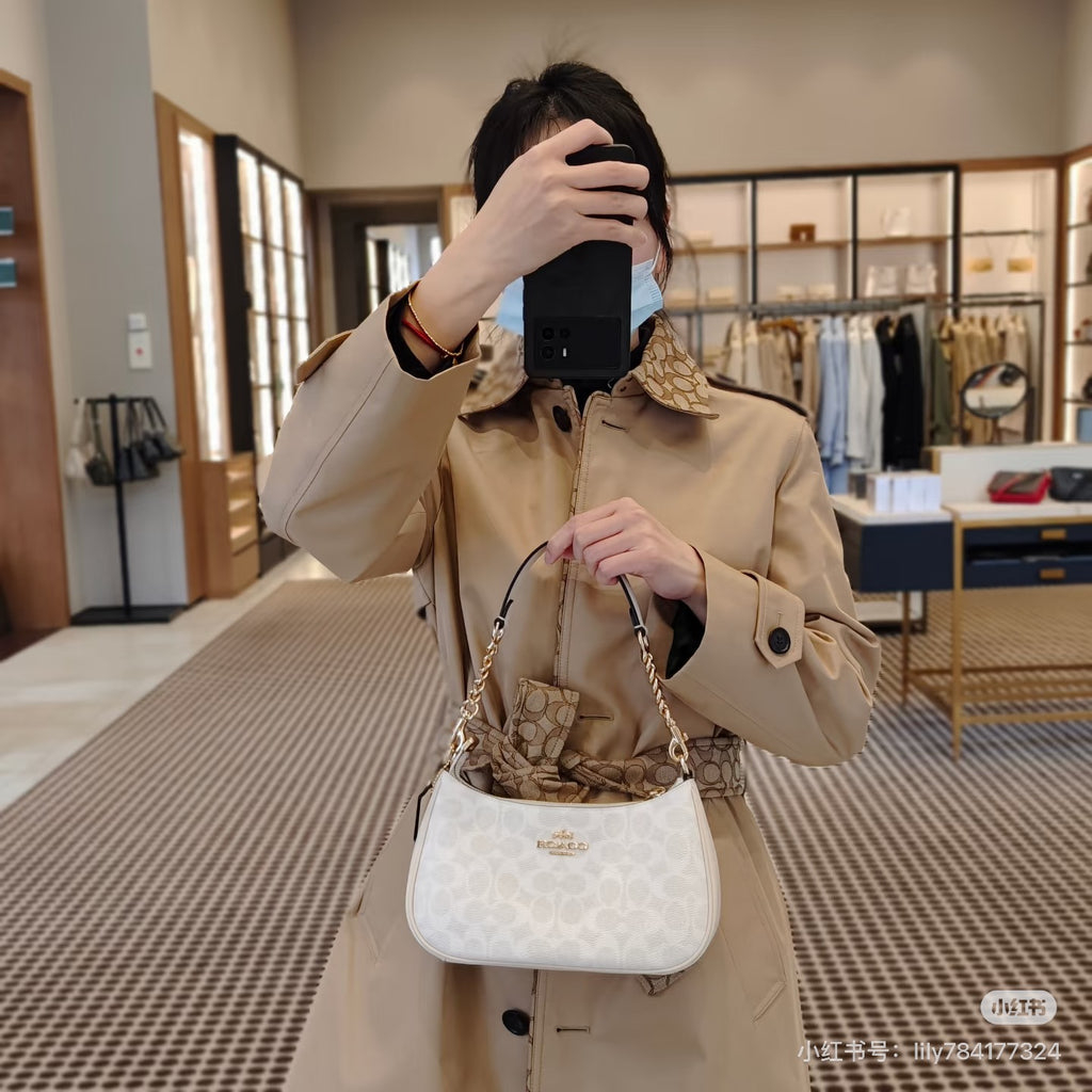 New Arrival | Glacier White Shoulder Bag 🤍