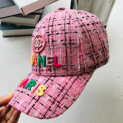 Casquette de baseball femme brodée de lettres colorées