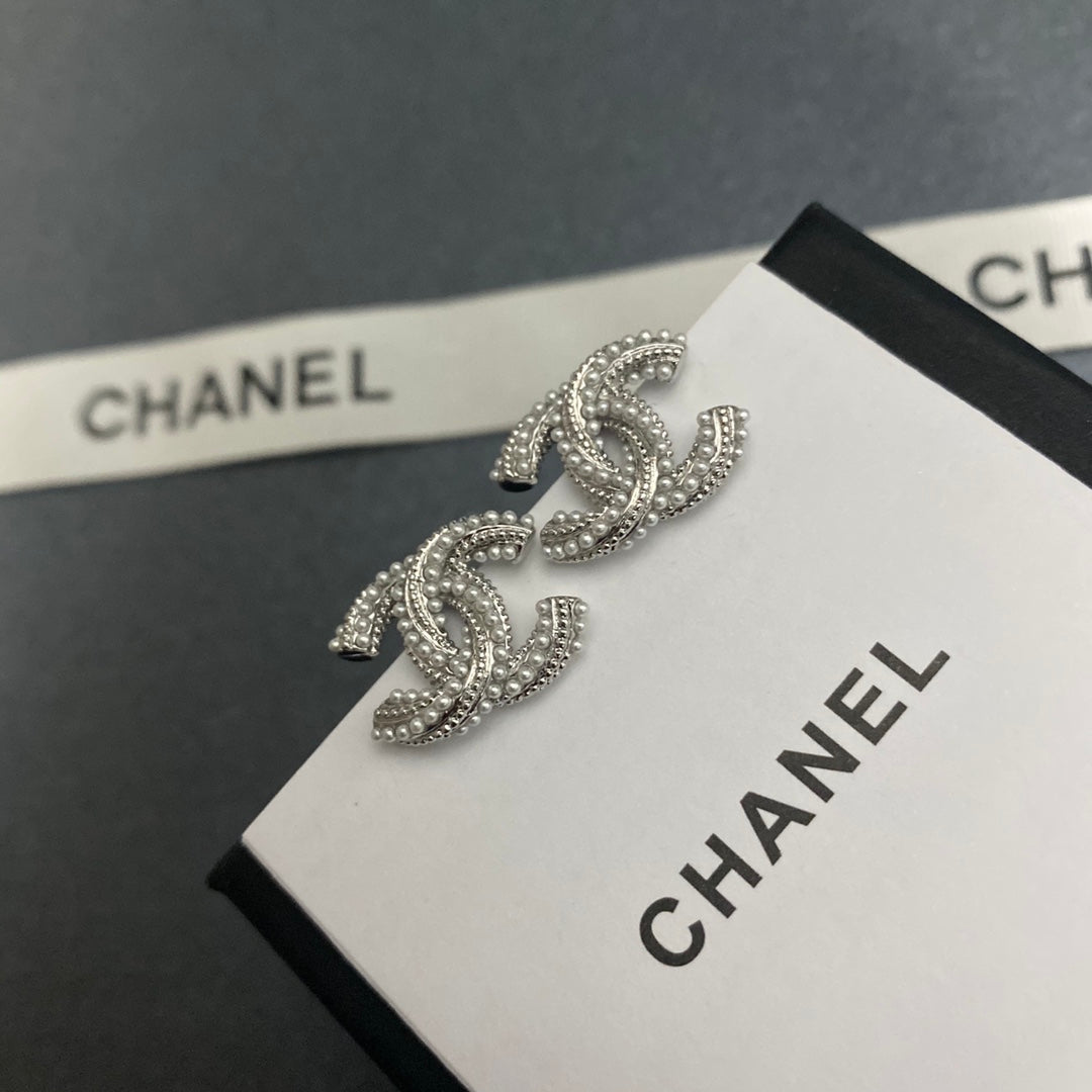 Boucles d'oreilles clous lettre perle tempérament