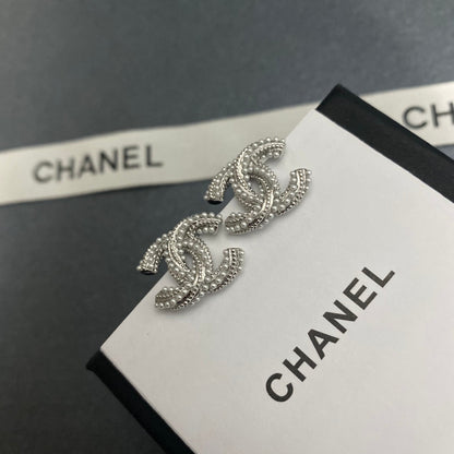 Boucles d'oreilles clous lettre perle tempérament