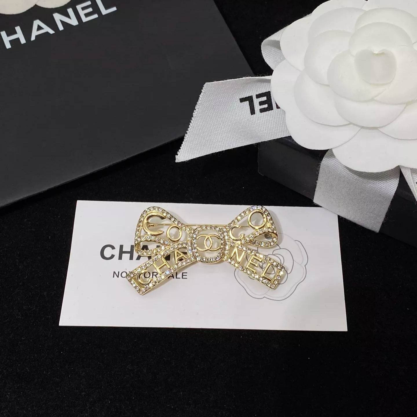 Broche calado especial de lazo