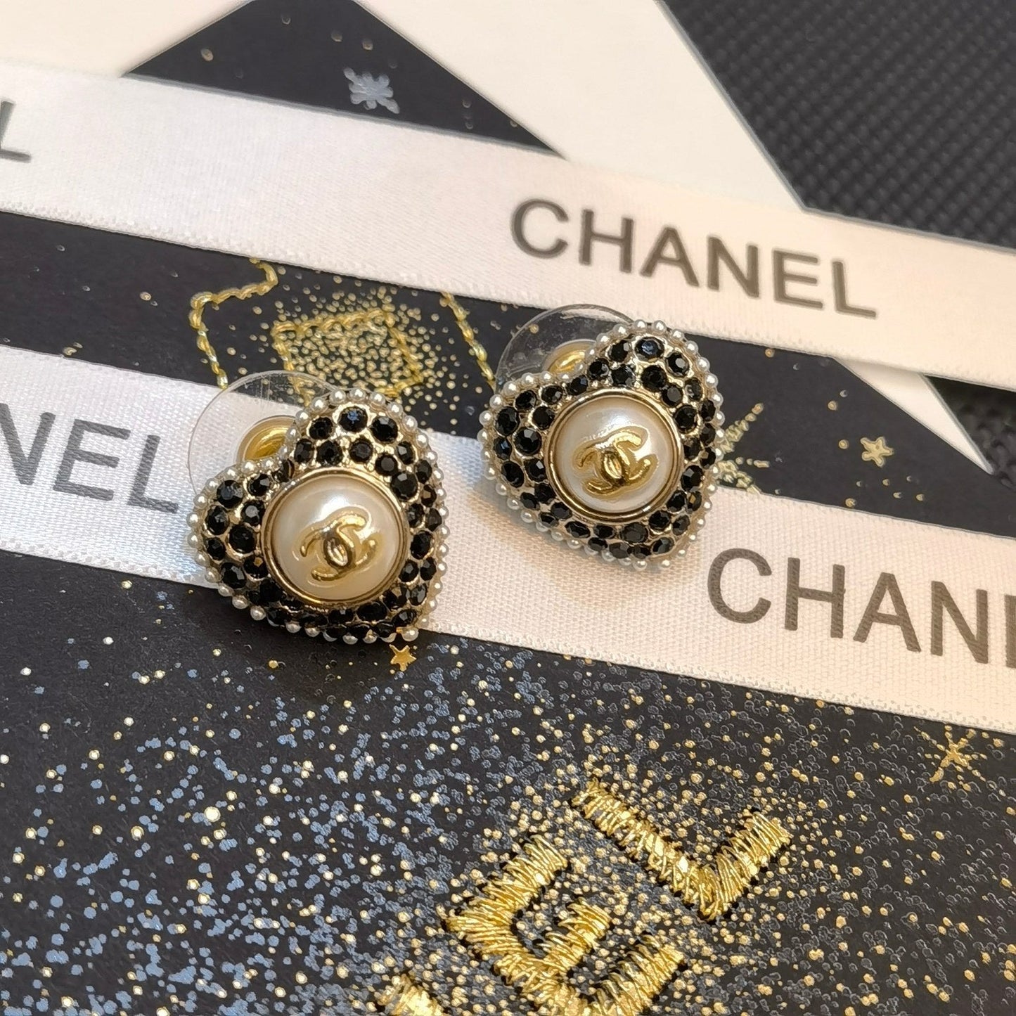 Pendientes de botón vintage con forma de corazón y diamantes