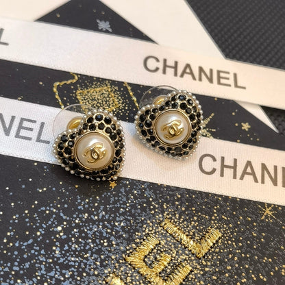 Pendientes de botón vintage con forma de corazón y diamantes