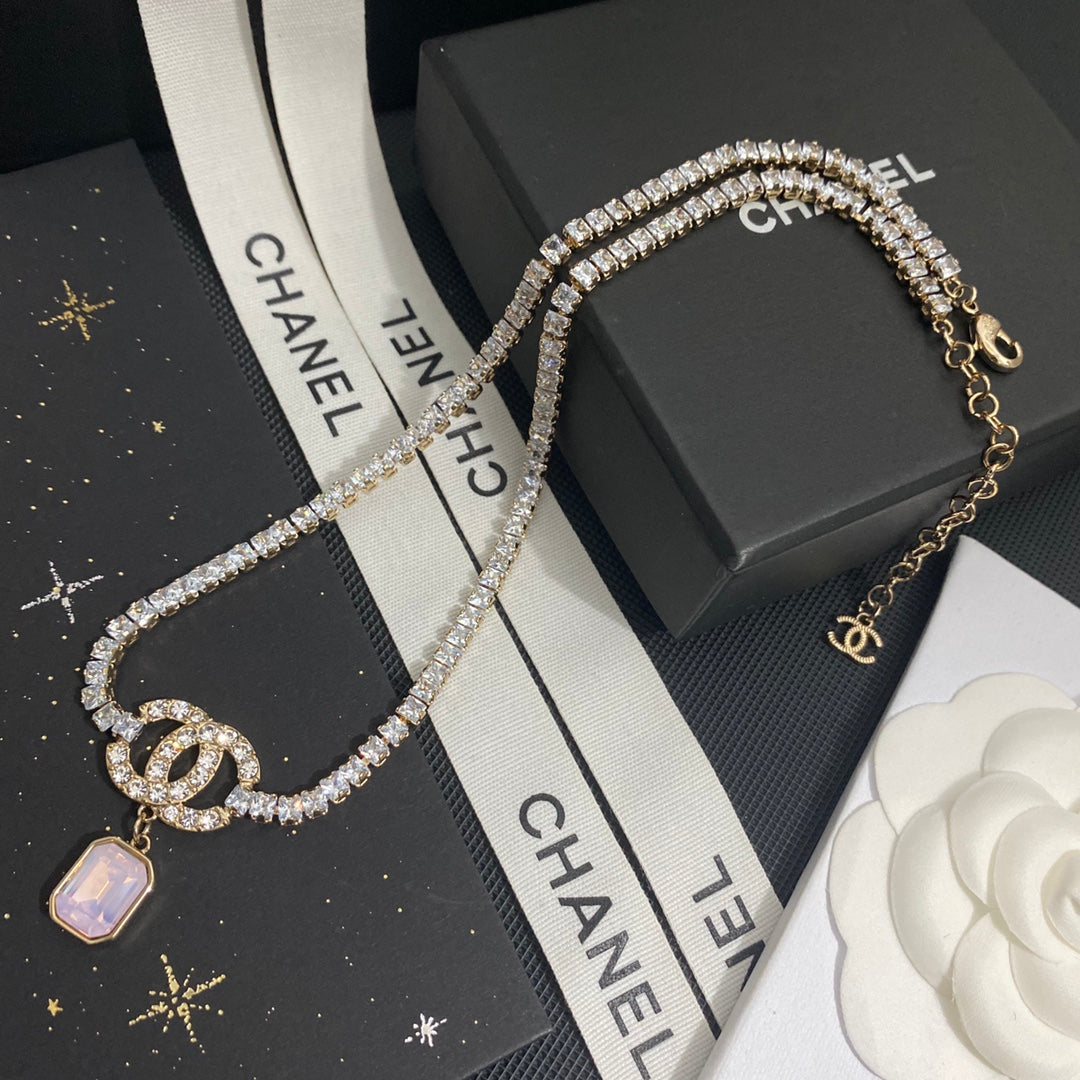 Elegante Collar Cuadrado de Cristal con Diamantes