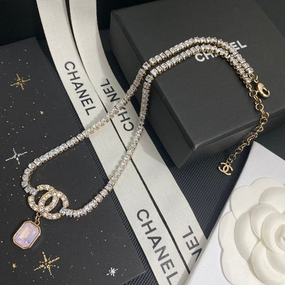 Elegante Collar Cuadrado de Cristal con Diamantes