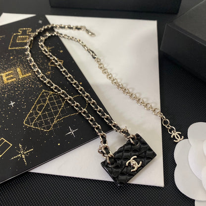 Collier Sac Élégant et Tendance