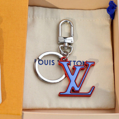 Porte-clés pendentif lettre rouge et bleue