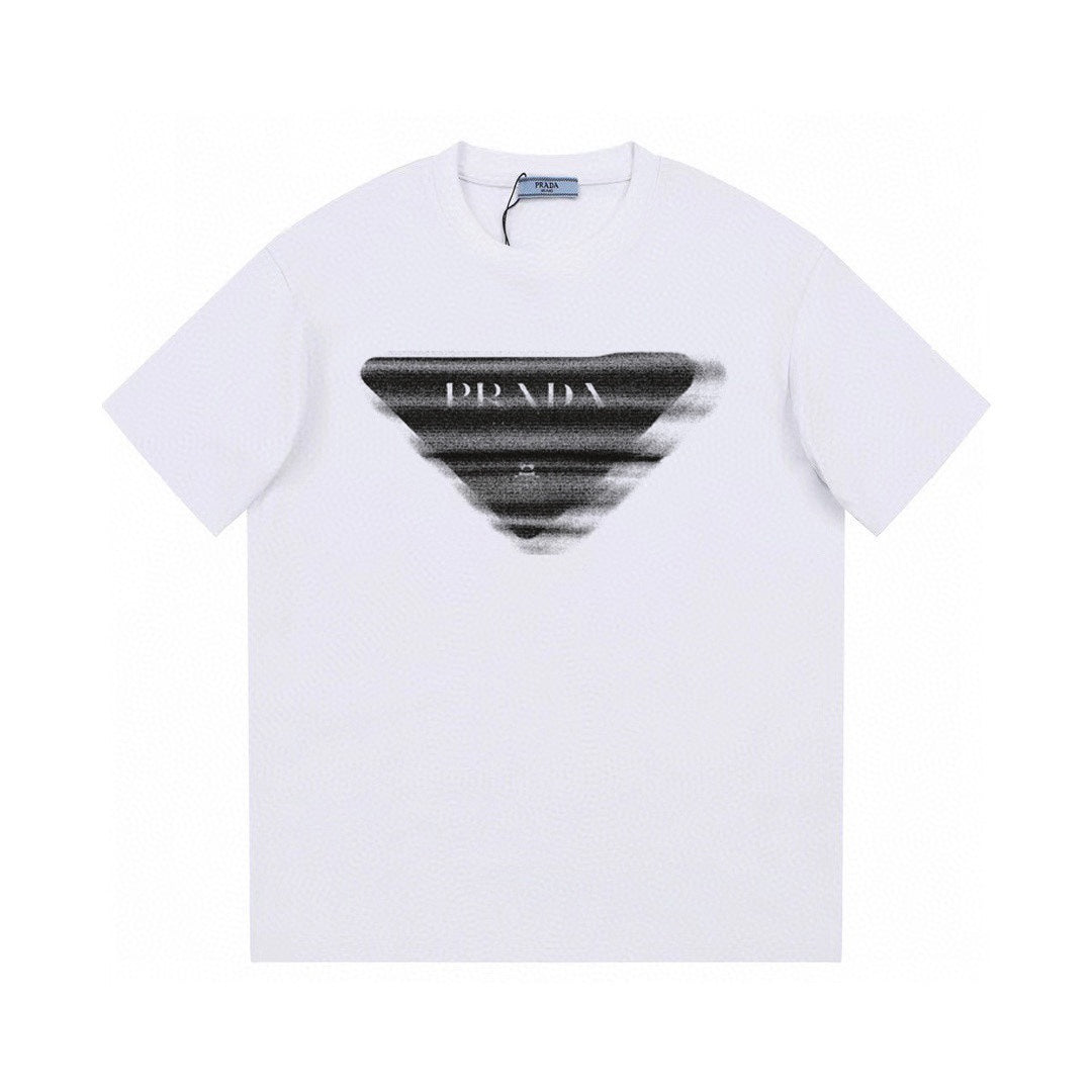 T-shirt à imprimé triangle inversé