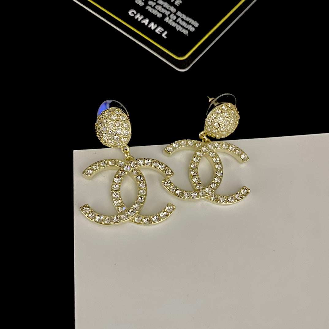 Boucles d'oreilles logo serties de diamants brillants