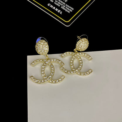 Boucles d'oreilles logo serties de diamants brillants