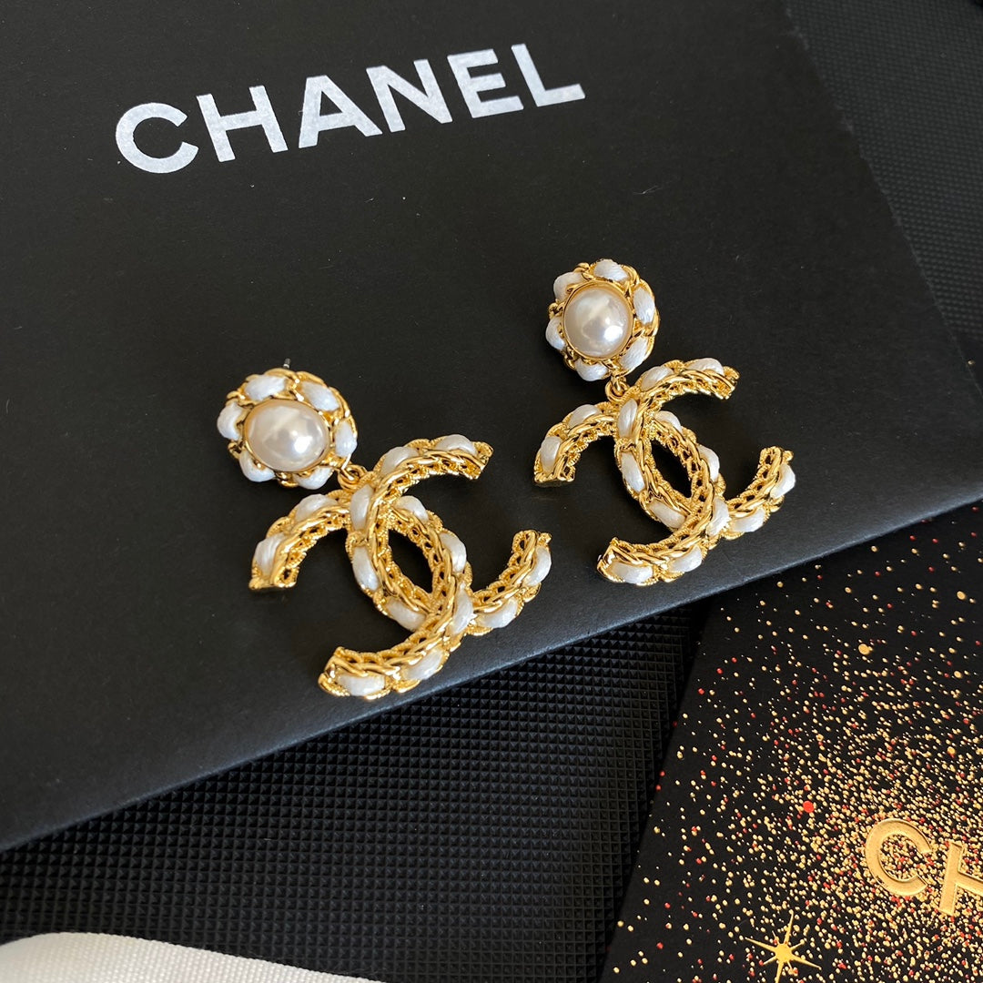 Pendientes de cuero chapados en oro modernos