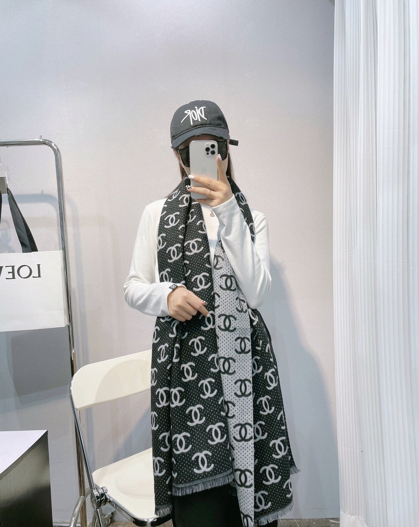 Bufanda pequeña jacquard con logo de temperamento y borde roto