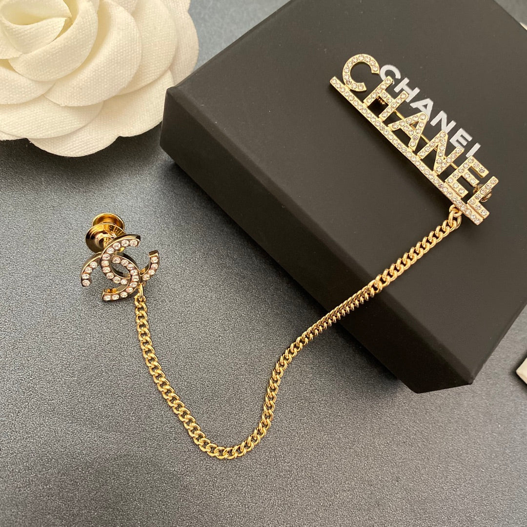 Broche à chaîne de boutons