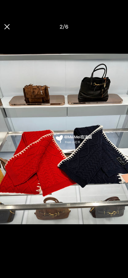 ✨ Unisex Cashmere Scarf – Warm, Cozy & Refined