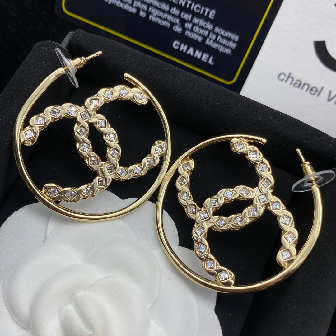 Arracadas de oro con inicial de diamante