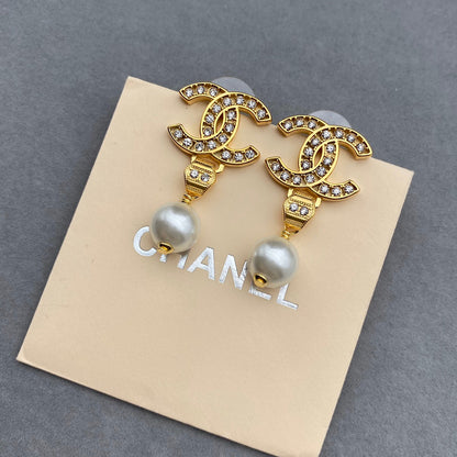 Boucles d'oreilles perles lettres zircon