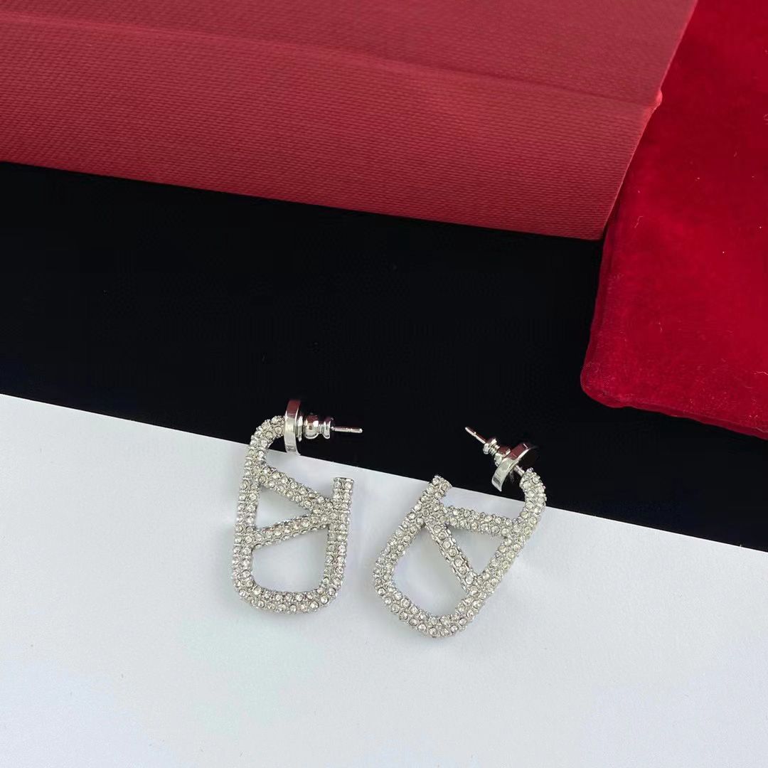 Pendientes con logotipo de metal con diamantes completos