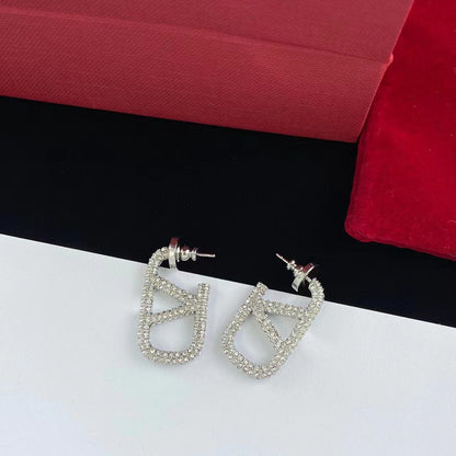 Pendientes con logotipo de metal con diamantes completos
