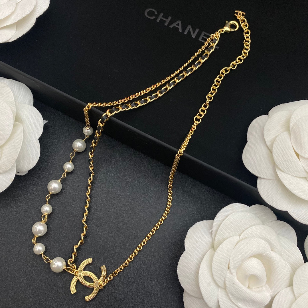 Collier chaîne en cuir double perle