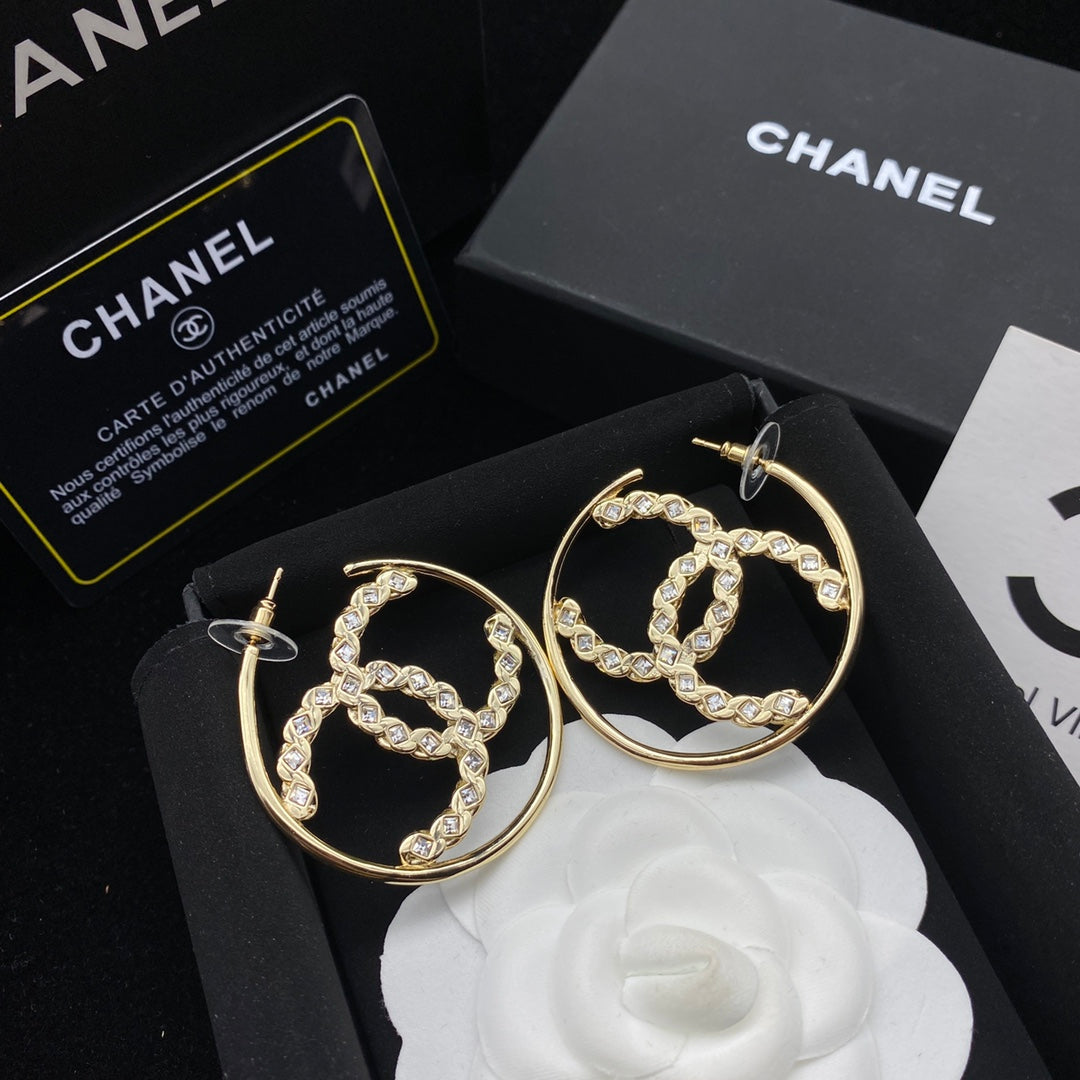 Arracadas de oro con inicial de diamante