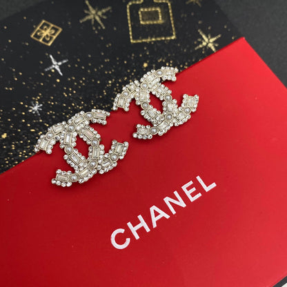 Pendientes con el logotipo de Diamond Pearl