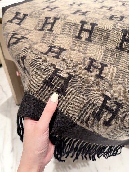 2026 New Checkered Cashmere Scarf – Elegant Autumn/Winter Essential