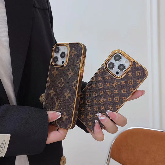 Étui en cuir monogrammé à cadre métallique