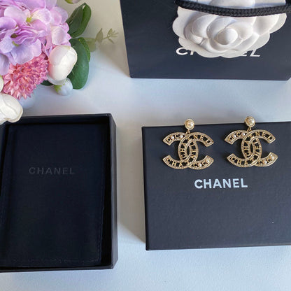 Boucles d'oreilles élégantes alphabet découpé