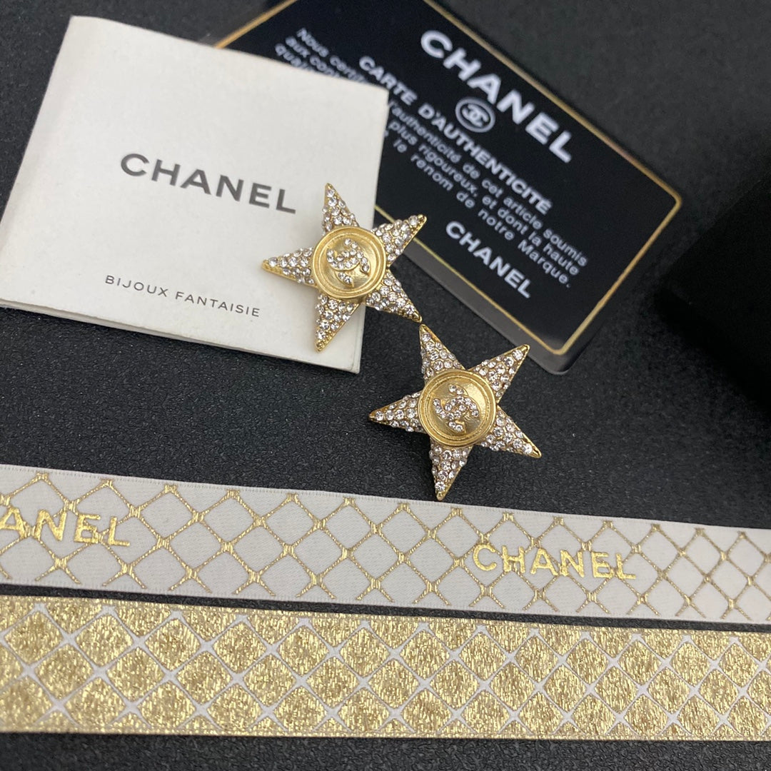 Boucles d'oreilles clous étoiles en zircon étincelant