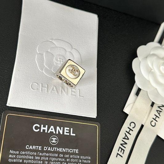 Bague ouverte blanche vintage