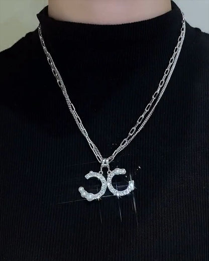 Doble collar con inicial de diamantes