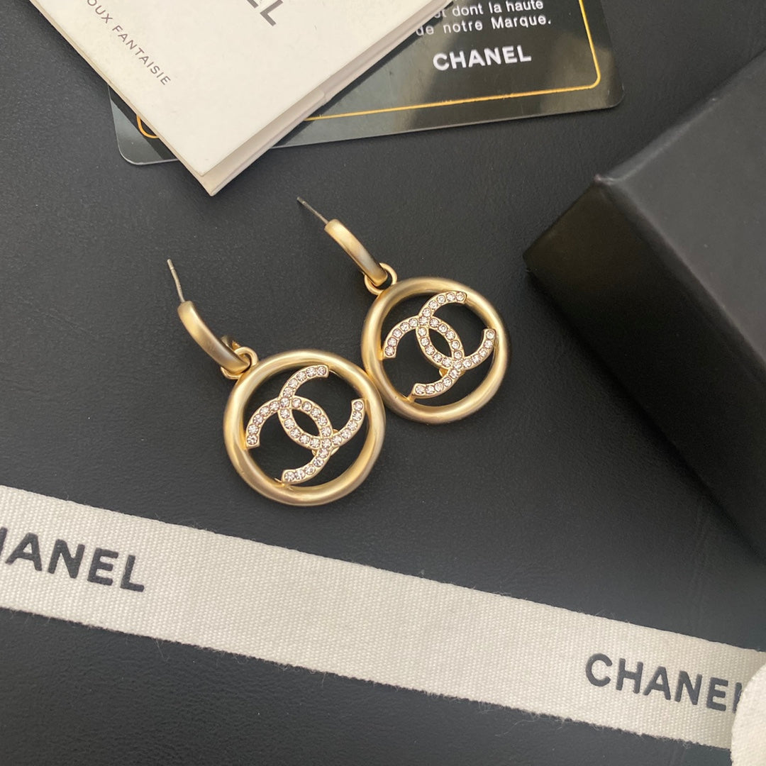 Petites boucles d'oreilles rondes