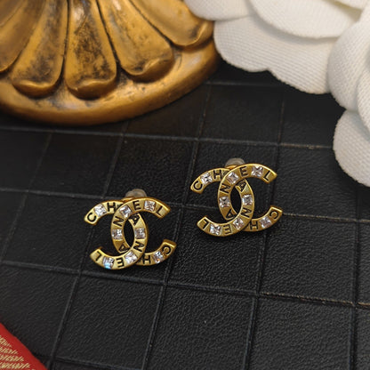 Pendientes de cristal con logotipo de letras vintage