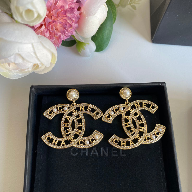 Boucles d'oreilles élégantes alphabet découpé