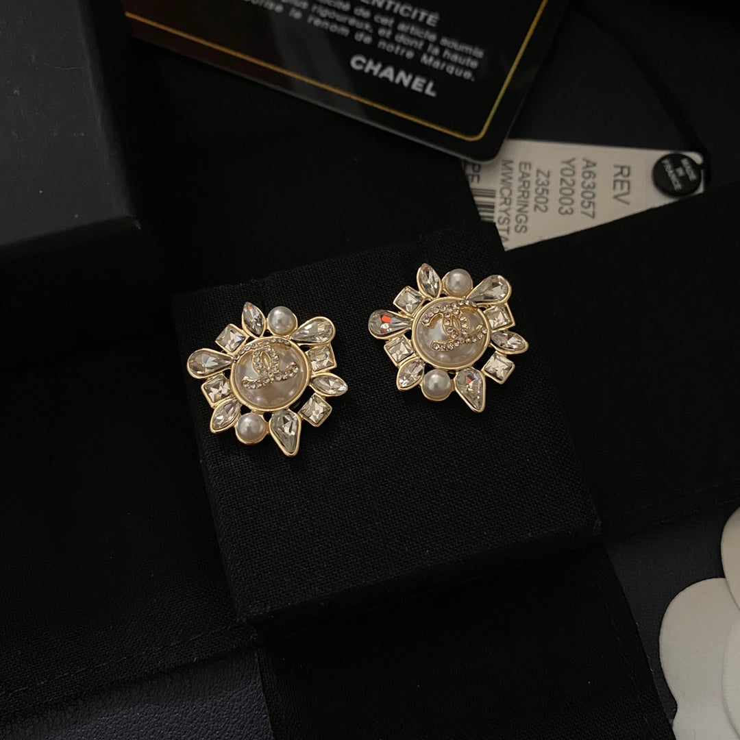 Boucles d'oreilles vintage élégantes perles et strass