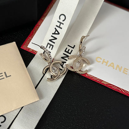 Pendientes de strass en tono plateado