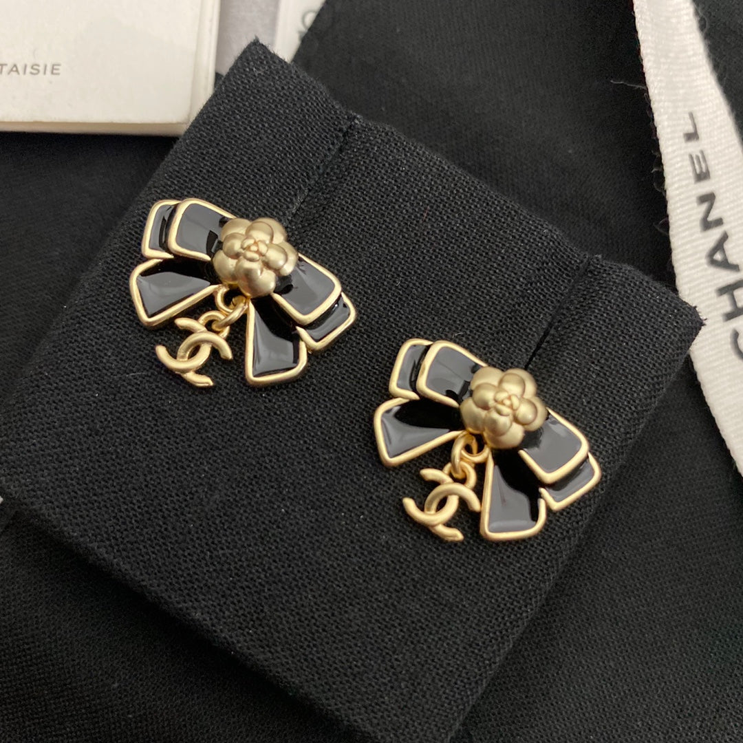 Pendientes de Camelia Artesanales de Esmalte