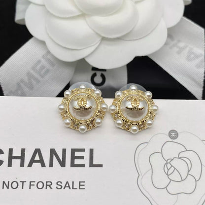 Pendientes redondos de perlas suaves
