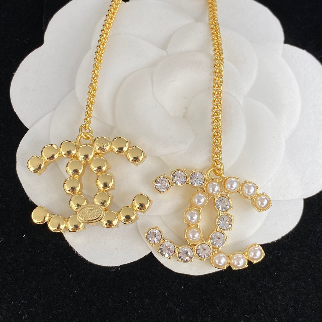 Boucles d'oreilles pendantes en chaîne avec perles et diamants